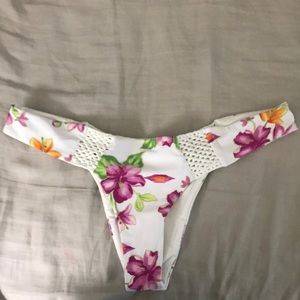 Frankie's Bikinis Malia Bottom NWOT